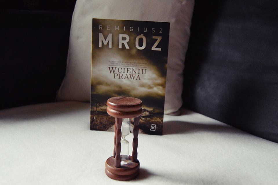 w cieniu prawa